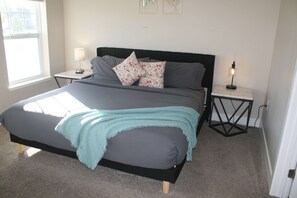 2 Schlafzimmer, Schreibtisch, Bügeleisen/Bügelbrett, WLAN