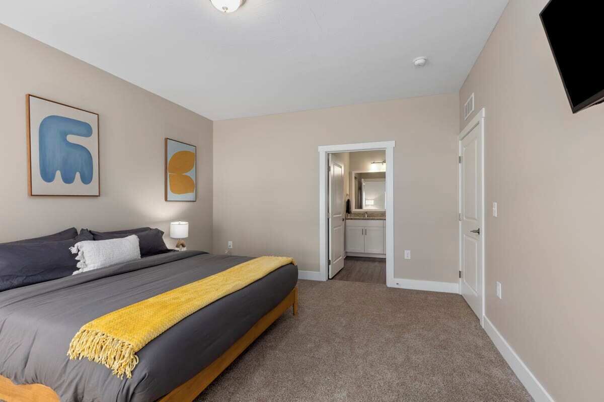 2 多间卧室、办公桌、熨斗/熨衣板、WiFi