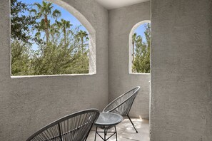 Property grounds - CozySuites Chandler 2BR with 2 pools and Jacuzzi 01 (Chandler)