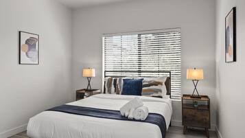 2 bedrooms, desk, iron/ironing board, WiFi