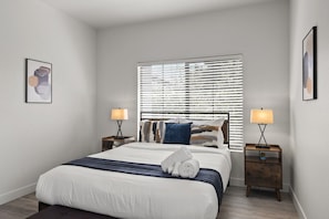 2 habitaciones, escritorio, tabla de planchar con plancha y wifi