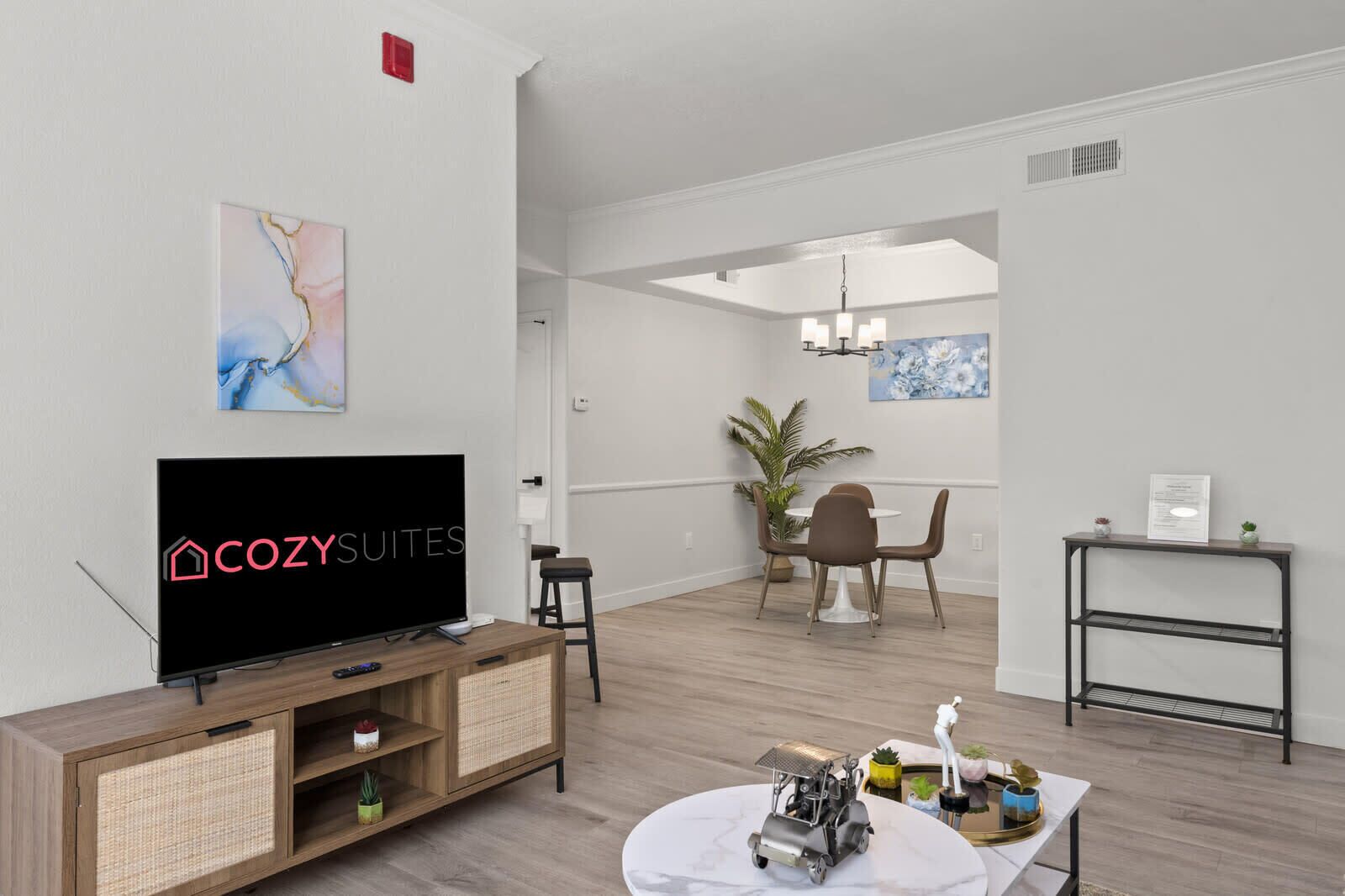 CozySuites Chandler 2BR with 2 pools + Jacuzzi! 02