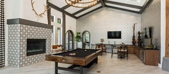 CozySuites Chandler 2BR with 2 pools and Jacuzzi 02