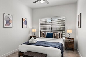 2 bedrooms, desk, iron/ironing board, WiFi