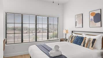 2 soverom, skrivebord, strykejern/-brett og wi-fi