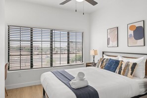 2 bedrooms, desk, iron/ironing board, WiFi