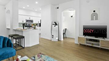 TV, fireplace, Netflix, Hulu