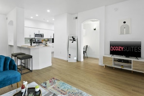 TV, fireplace, Netflix, Hulu