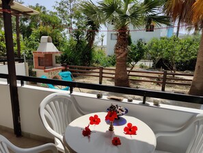 屋外ダイニングエリア