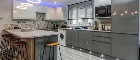 ChaumiÚre | Cuisine privée | Réfrigérateur, lave-vaisselle, bouilloire électrique