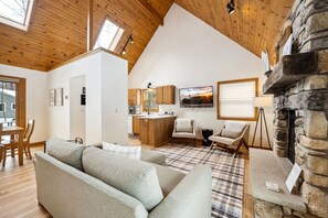 TV, fireplace