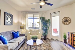 Smart-TV, bordtennis, bøker og strømmetjenester