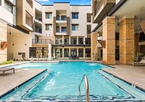 Et oppvarmet basseng