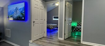 Chic & Modern Stay walking distance to restaurants, bars and shops!