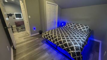 3 bedrooms, desk, WiFi, bed sheets