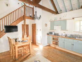 Cottage | Dining