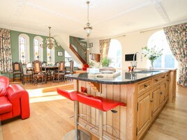 Fridge, dishwasher, electric kettle, cookware/dishes/utensils