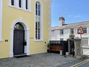 Exterior - Ty Biwmares (Beaumaris)