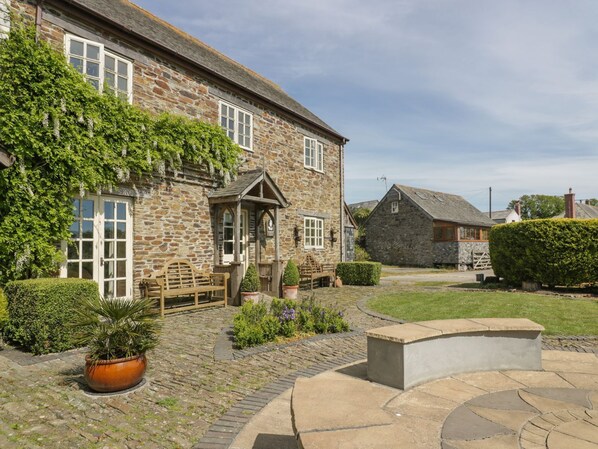 Exterior - Foxes Den (St Austell)