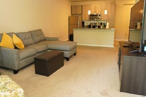 Living area - Lakeside Luxury Living #3 (Jacksonville)