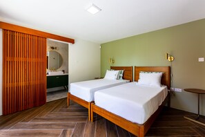 3 bedrooms, desk, free WiFi, bed sheets - Stunning Clifftop Villa with Infinity Pool (Westerhall Land Settlement)