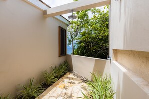 Property grounds - Stunning Clifftop Villa with Infinity Pool (Westerhall Land Settlement)