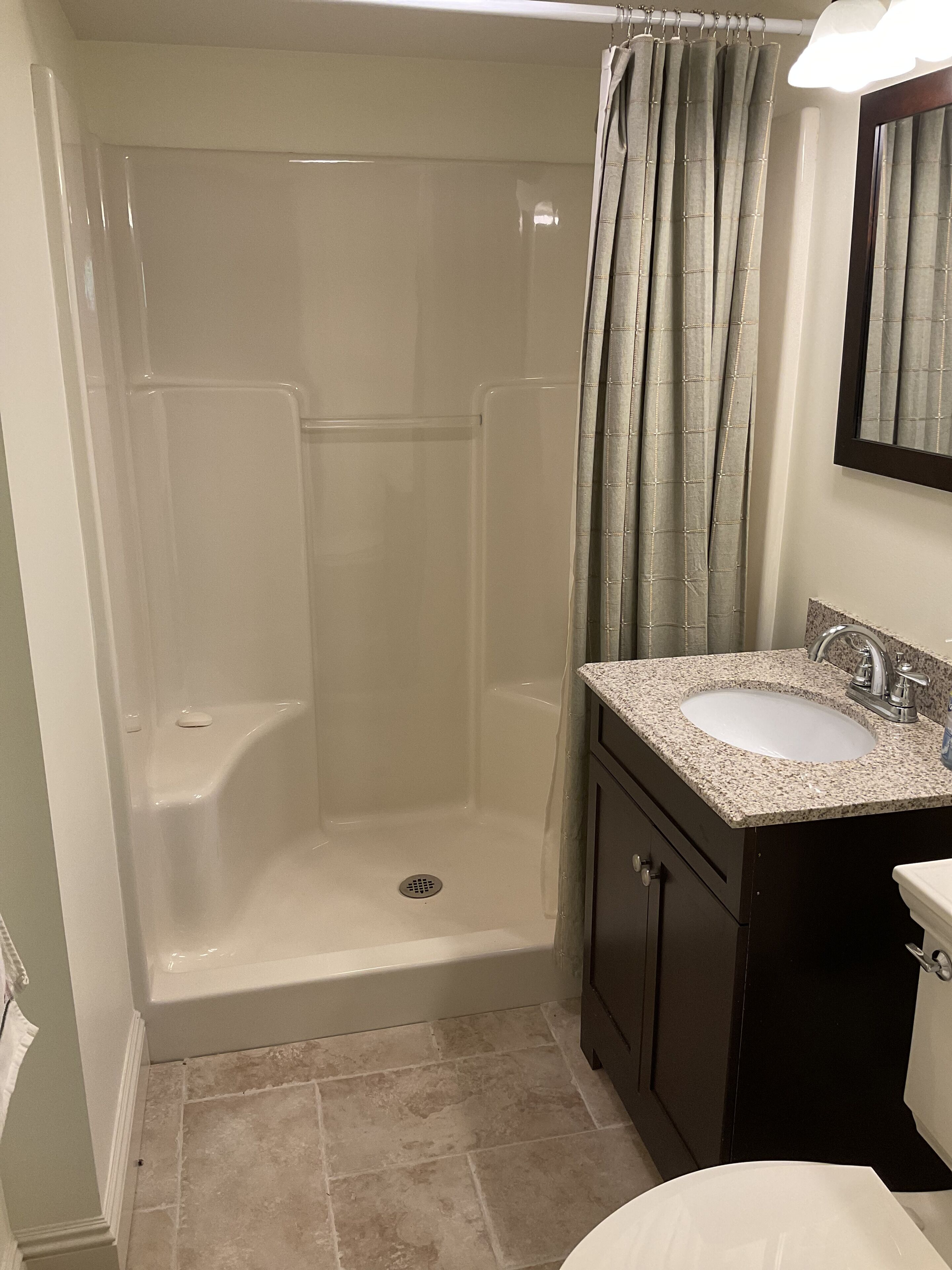 Spacious/Sunny home minutes from the ski slopes