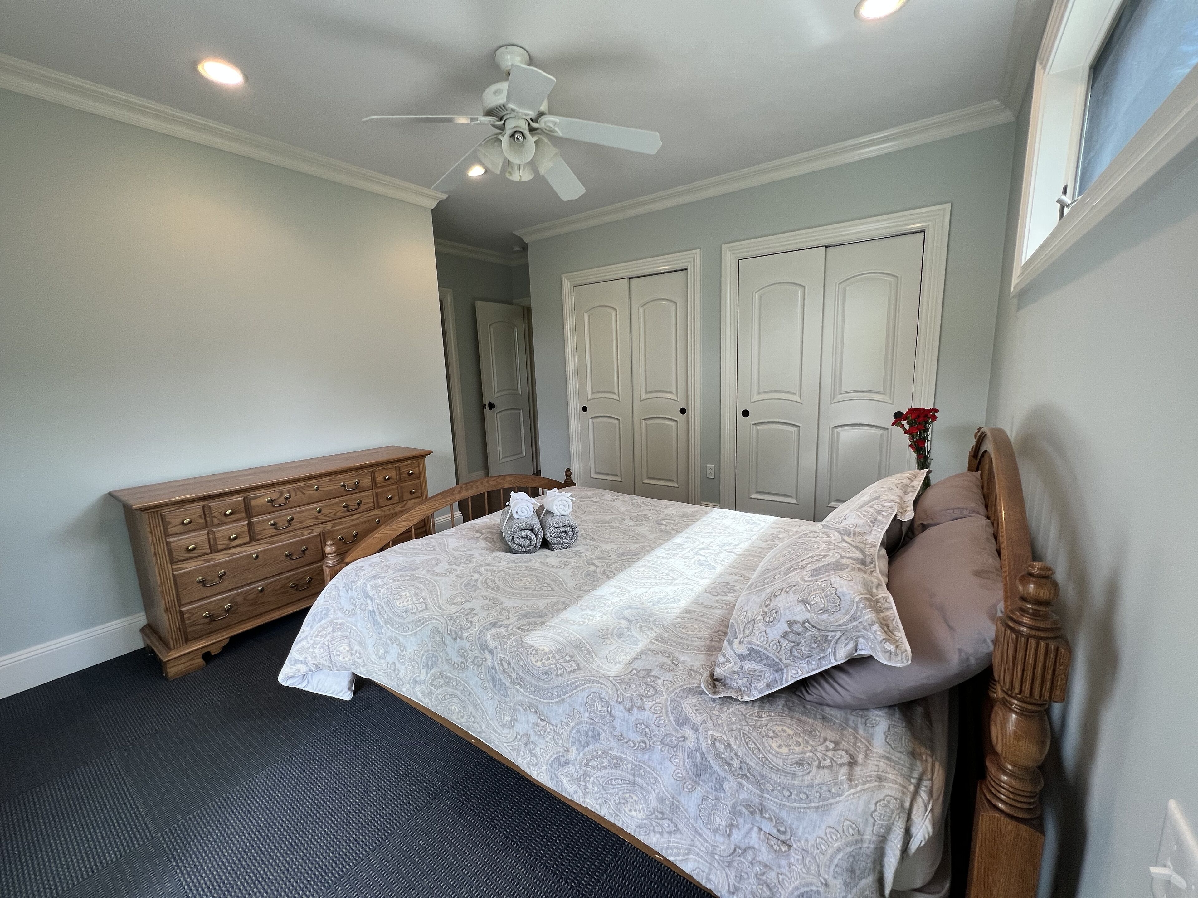 Spacious/Sunny home minutes from the ski slopes