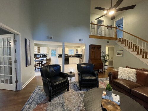 Spacious Willow Oak Cottage convenient to Oxford and Sardis Lake