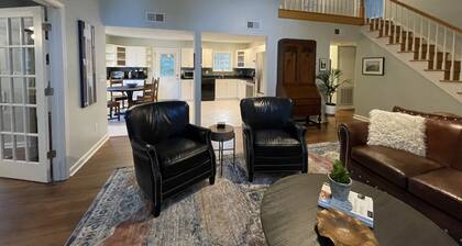 Spacious Willow Oak Cottage convenient to Oxford and Sardis Lake