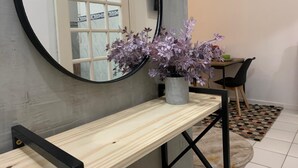 A bathroom with a wooden vanity, a round mirror, and a potted plant. - 6 Minutes From Ipanema Beach and Close to the Underground J804 (Rio de Janeiro)