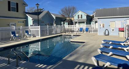 2-Bedroom Cottage, One Block to Beach! Free WIFI, Free Parking