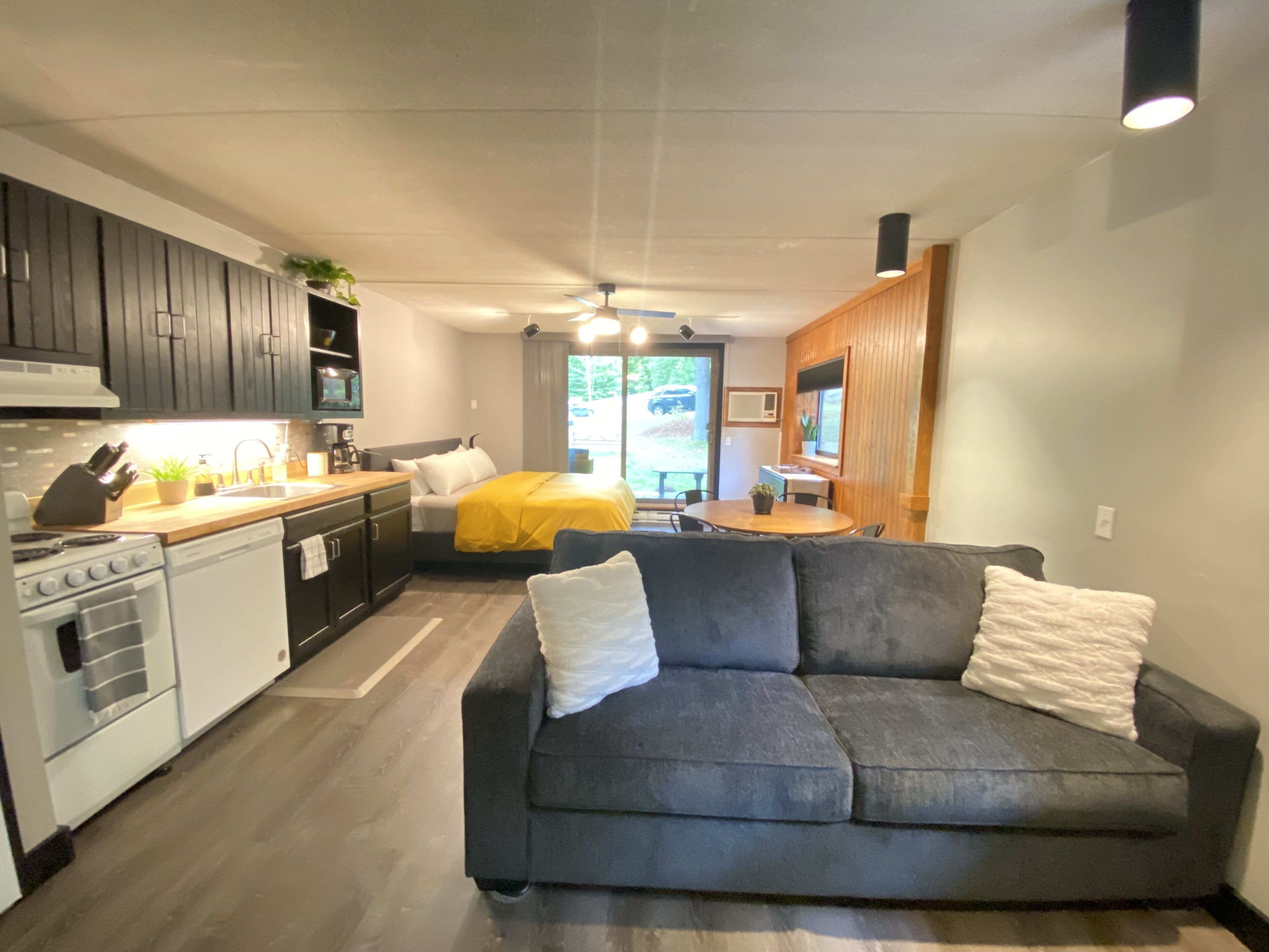 Quiet Smugglers Notch Ski Retreat- Ski in/ Ski out!