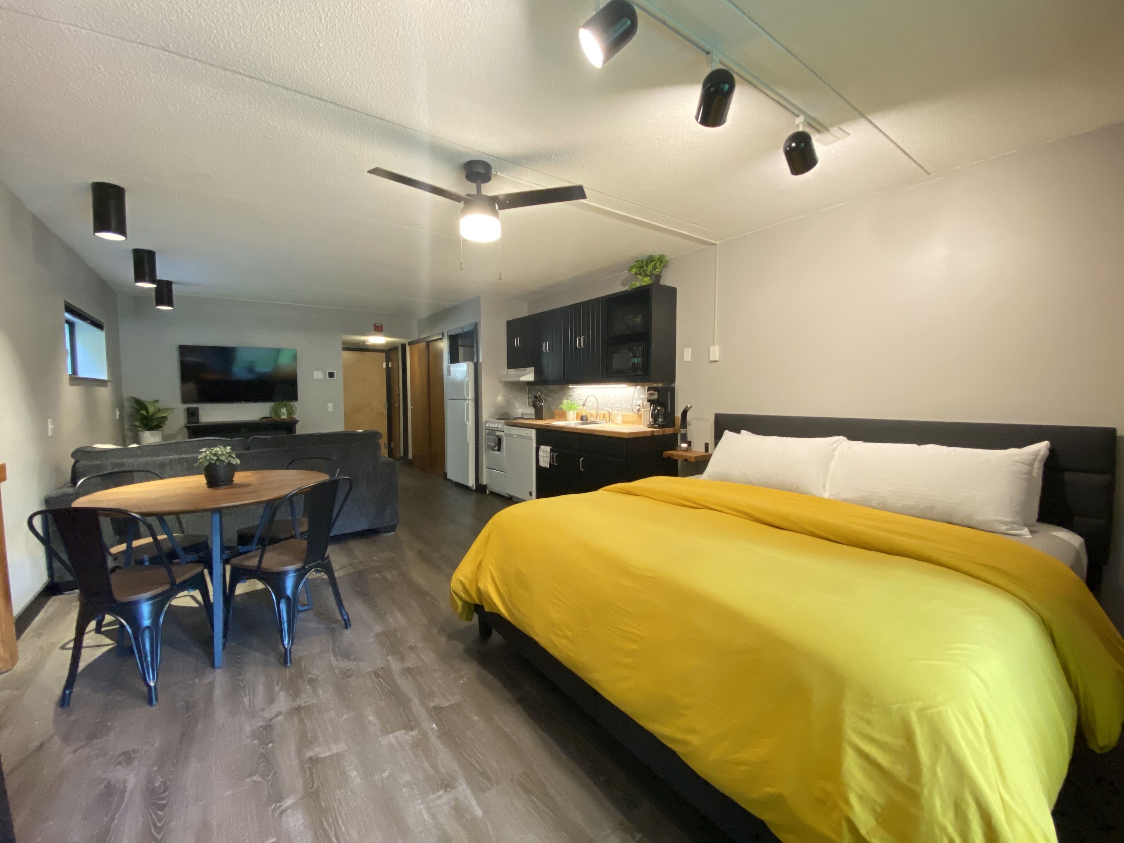 Quiet Smugglers Notch Ski Retreat- Ski in/ Ski out!