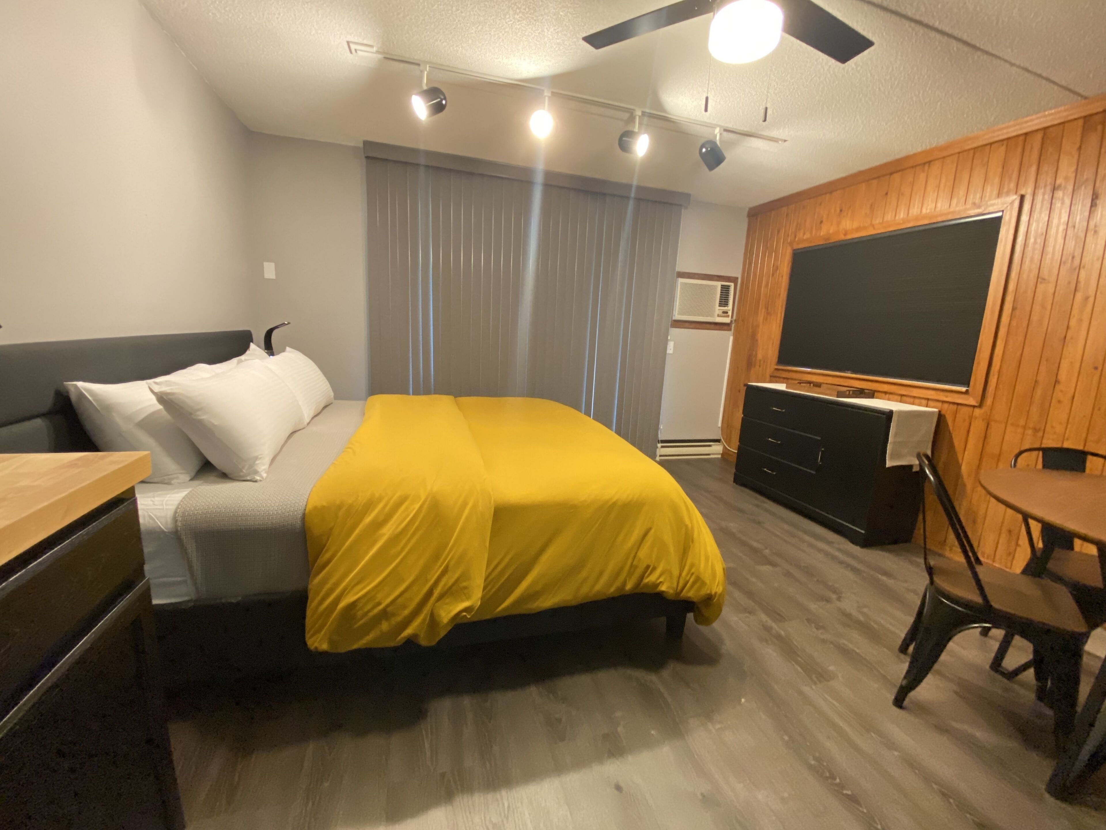 1 chambre, fer et planche à repasser, Wi-Fi gratuit, draps fournis