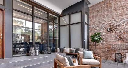 Little Bo Hideaway - A unique, urban experience awaits you!
@littlebohideaway