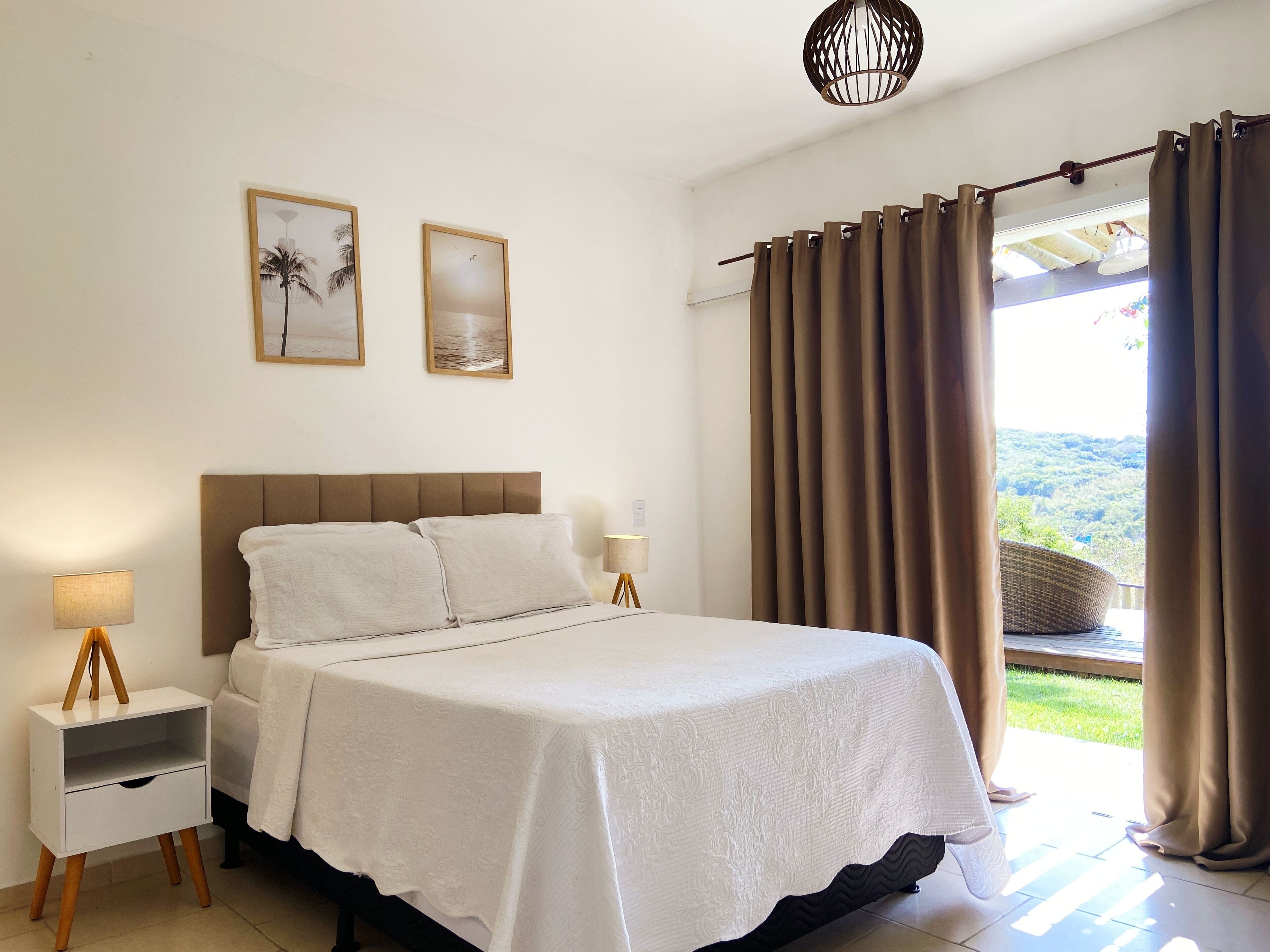 Habitación Confort | Ropa de cama de alta calidad, minibar y decoración personalizada 