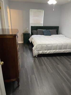 2 bedrooms, travel crib, free WiFi