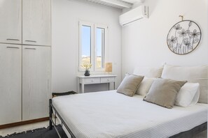 5 bedrooms, in-room safe, free WiFi