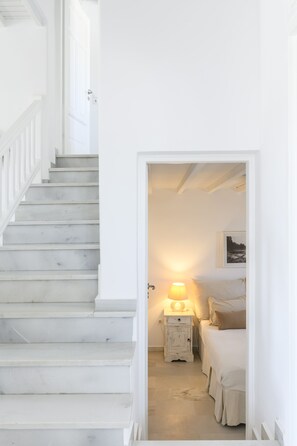 5 bedrooms, in-room safe, free WiFi