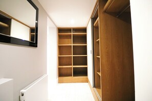 Apartment, 2 Bedrooms | Wardrobe