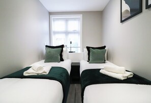 Apartment, 2 Bedrooms | 2 bedrooms, in-room safe, laptop workspace, iron/ironing board