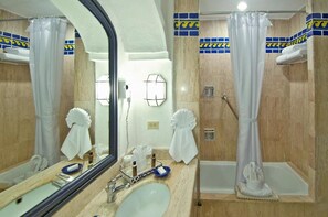 Shower - Spacious Luxury Suite offers beautiful views, convenient location, and a kitchen (Cabo San Lucas)