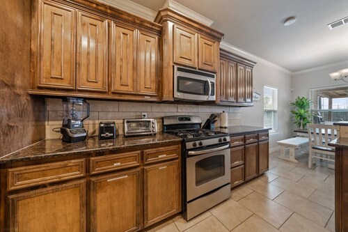 Howdy Holiday: Date Palm Paradise