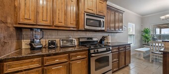 Howdy Holiday: Date Palm Paradise