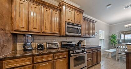 Howdy Holiday: Date Palm Paradise