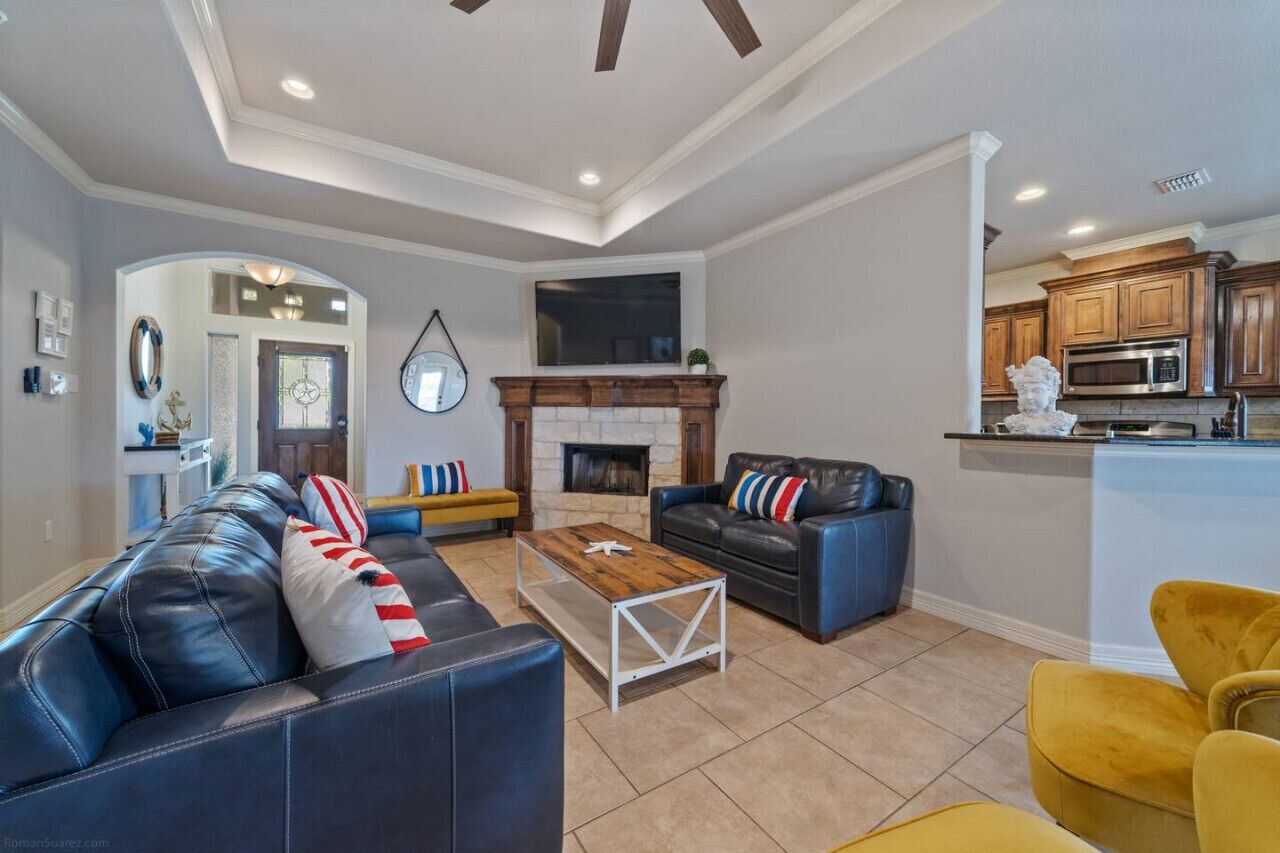 Smart TV, fireplace