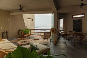 Smart TV, libros y estéreo 