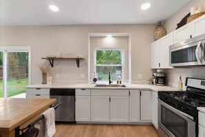 Fridge, microwave, oven, stovetop - #StayInMyDistrict Spacious & Updated in Eagle (Eagle)