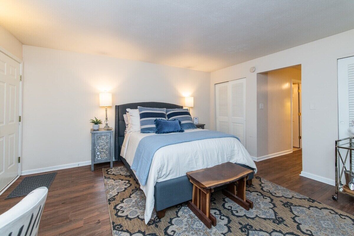 This apartment is a 0 bedroom(s), 1 bathrooms, located in Lexington, KY.